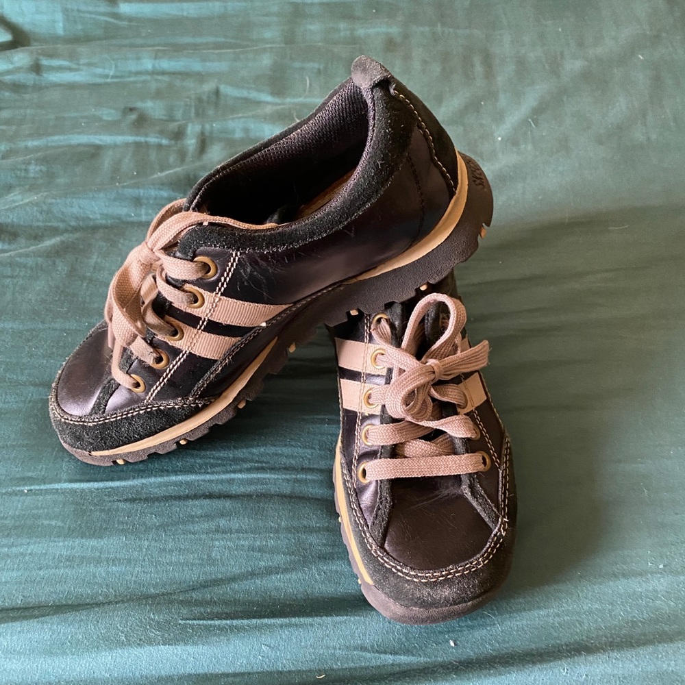 GUC Sketcher causal sneaker size 7